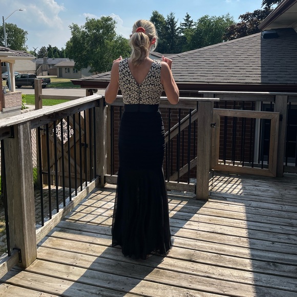 Flattering Laura Dress 🌸 - Picture 3 of 3